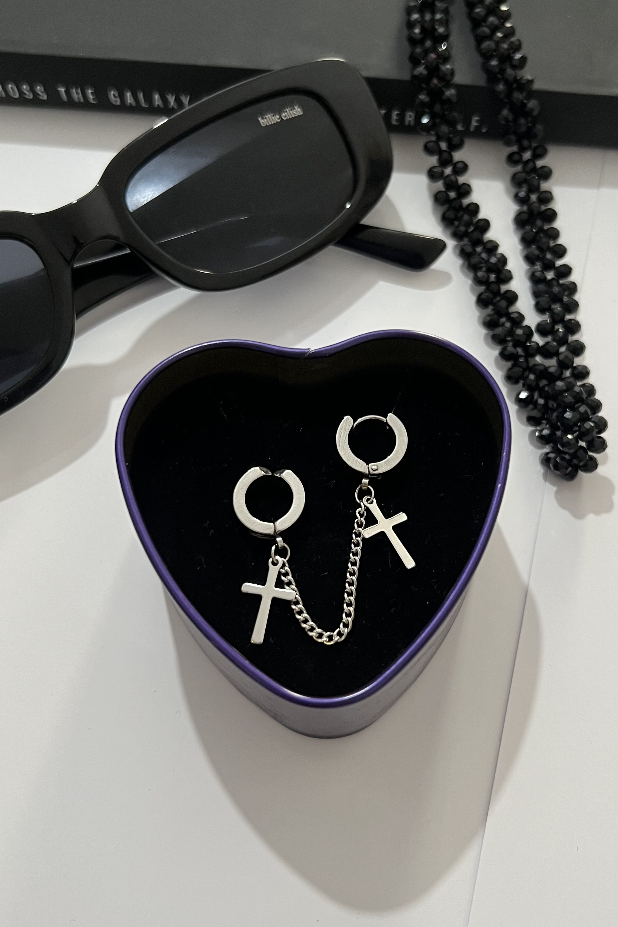 پیرسینگ گوش جفت صلیب